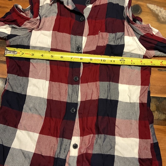 Cold shoulder checkered shirt - Picture 4 of 6